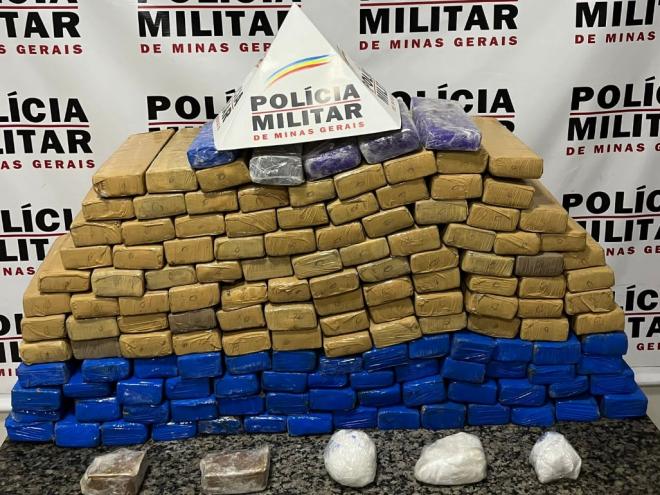 Apreensão ocorreu no bairro Limoeiro em Ipatinga, na noite de terça-feira e dois homens foram presos 