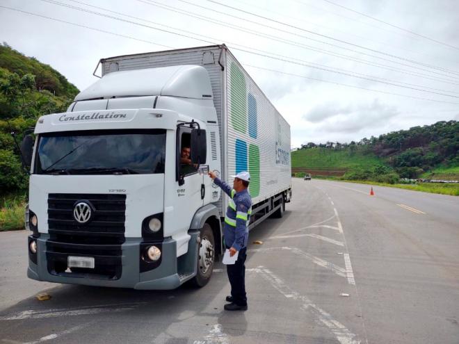 Estado, órgãos de segurança e de transporte se unem para divulgar práticas preventivas de direção; acidentes de trânsito crescem 25% na época das chuvas
