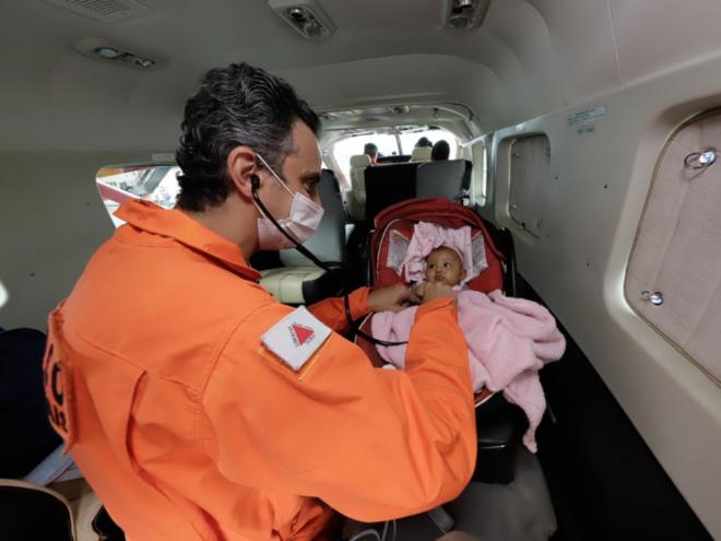 O transporte foi realizado pelo Suporte Aéreo Avançado de Vida (SAAV), parceria entre Corpo de Bombeiros, SES-MG e o Samu de Minas Gerais
