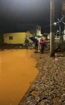 Famílias foram prejudicadas e tiveram prejuízos materiais, alguns ficaram feridos 