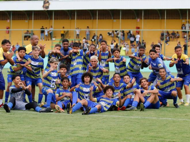 A garotada fez a festa na Arena Gregorão após a conquista inédita