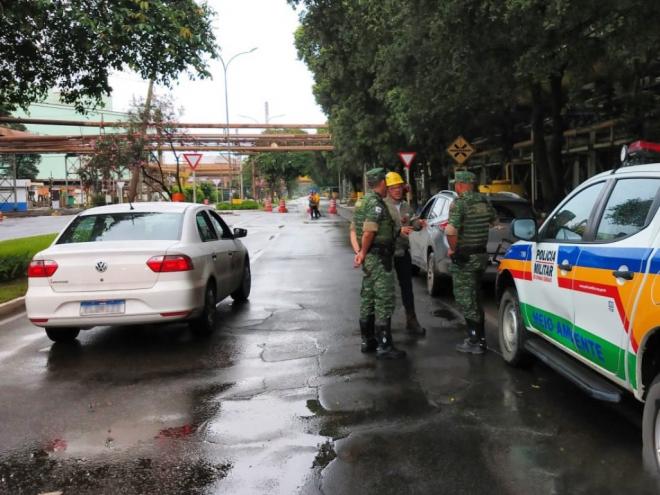 Equipe da PM de Meio Ambiente esteve no local do acidente para o registro do caso e encaminhamento das informações oficiais aos órgãos ambientes do Estado de Minas Gerais 