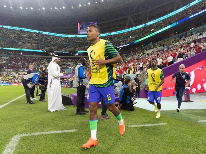 Lateral-esquerdo está recuperado de uma lesão no quadril