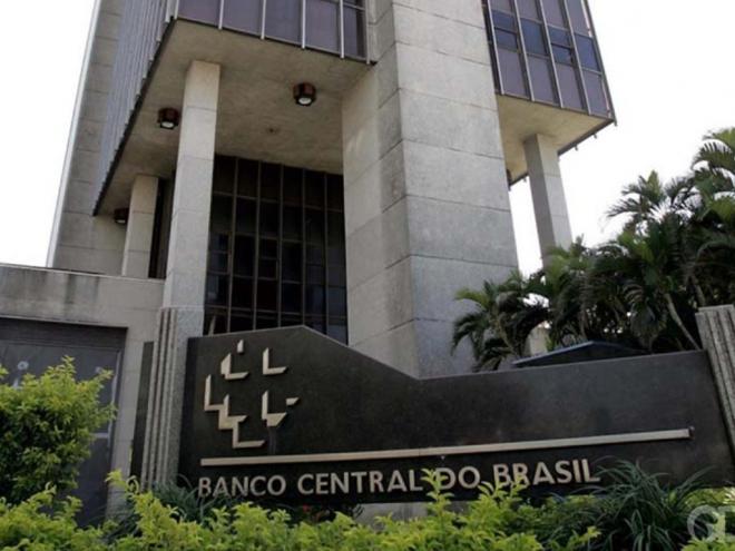 Essa é a terceira vez seguida em que BC não altera taxa; a 13,75% taxa básica de juros deixa o crédito mais caro e mantém o freio à inflação  