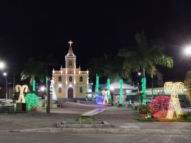 Alguns pontos da cidade, como a Praça da Matriz, ganharam iluminação especial