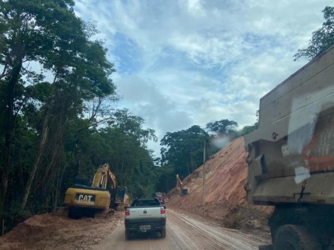Motoristas que forem trafegar na estrada entre a BR-381 e as cidades de Jaguaraçu e Marliéria devem ficar atentos com reparos em encosta no Km 3