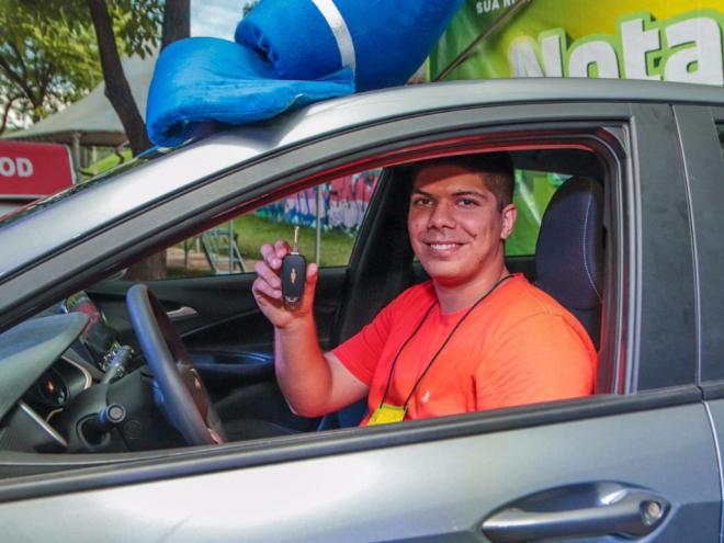Matheus foi à prefeitura pensando que tinha ganhado uma bicicleta, mas na verdade seu prêmio era um carro