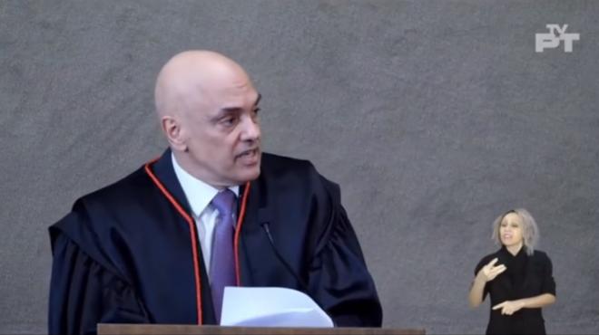 Em um discurso enfático, o presidente do TSE, Alexandre de Moraes lembrou que luga foi eleito com 60,3 milhões de votos, mas a partir de primeiro de janeiro será o presidente de todos os brasileiros