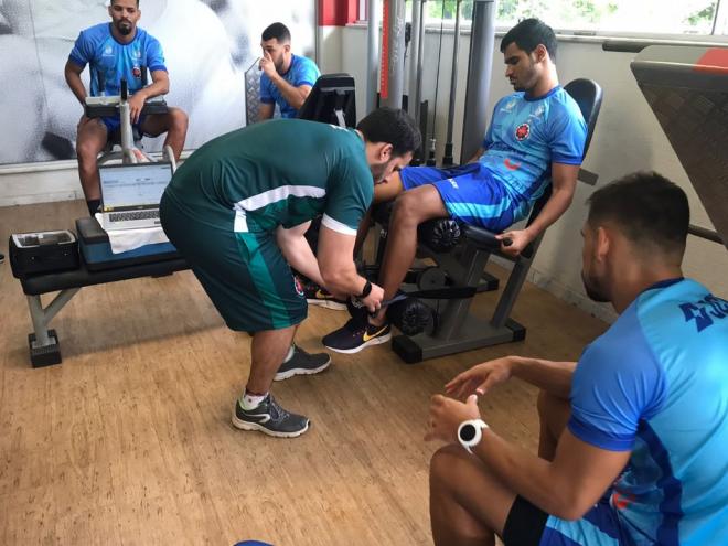 O período de treinos começa com a avaliação de força e equilíbrio muscular 