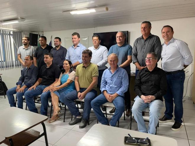Quase a totalidade dos prefeitos consorciados prestigiou o processo eleitoral, nesta quinta-feira, na sede da entidade, em Ipatinga