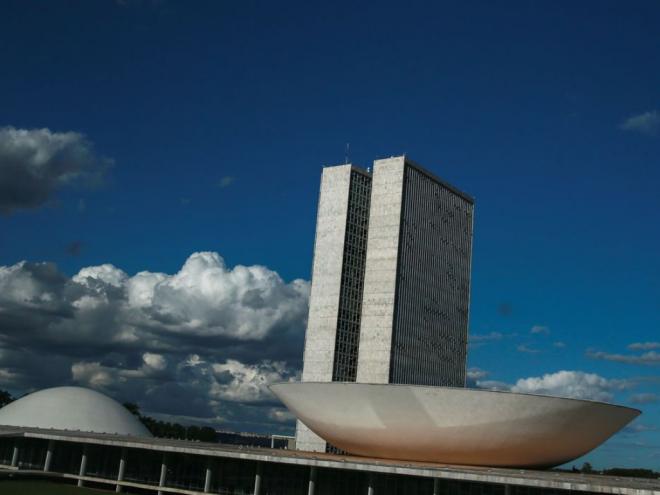 Lei orçamentária garante Bolsa Família de R$ 600 no ano que vem