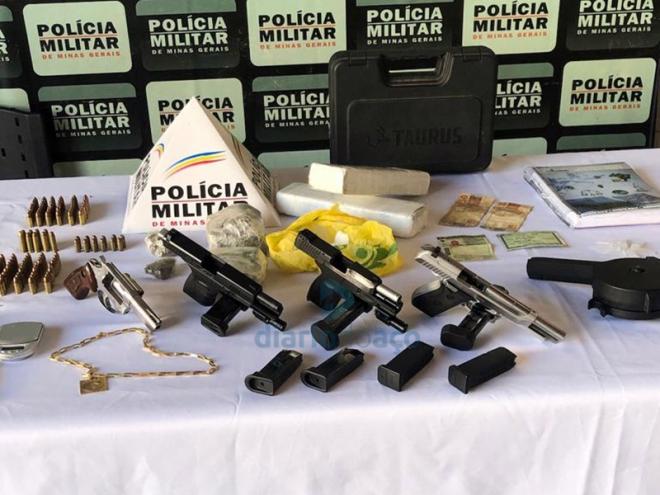 Material ilícito apreendido no cerco policial na zona rural de Antônio Dias