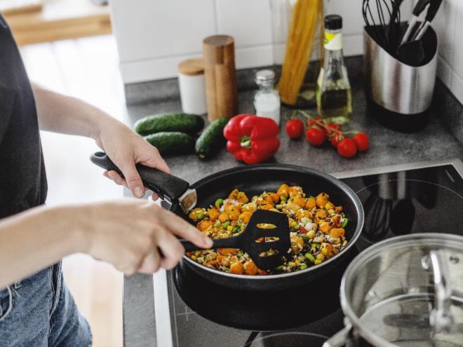 A cozinha é provavelmente a área que requer mais itens que podem ser facilmente esquecidos por quem vai morar sozinho pela primeira vez