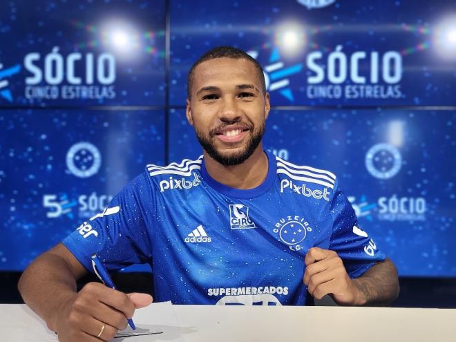 Wesley, de 23 anos, assinou contrato com o clube até o fim de 2026