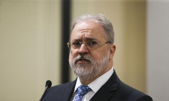 Para Augusto Aras, decreto assinado por Bolsonaro é inconstitucional