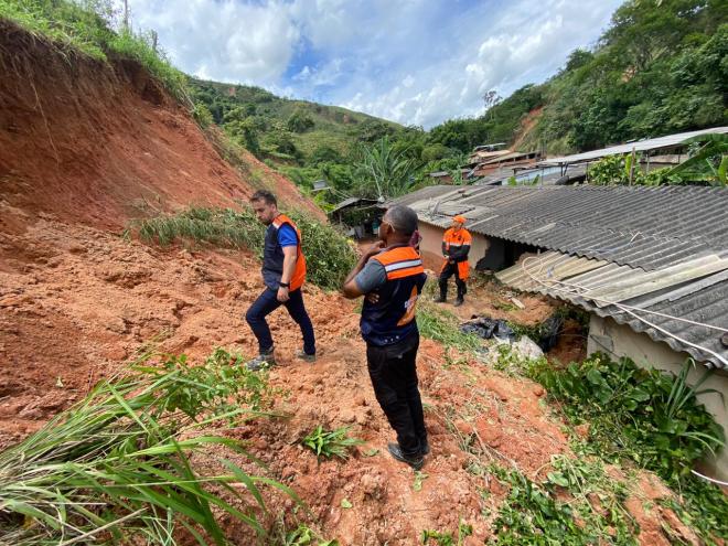 Vistorias são feitas em pontos com risco de desabamento nas áreas urbana e rural 