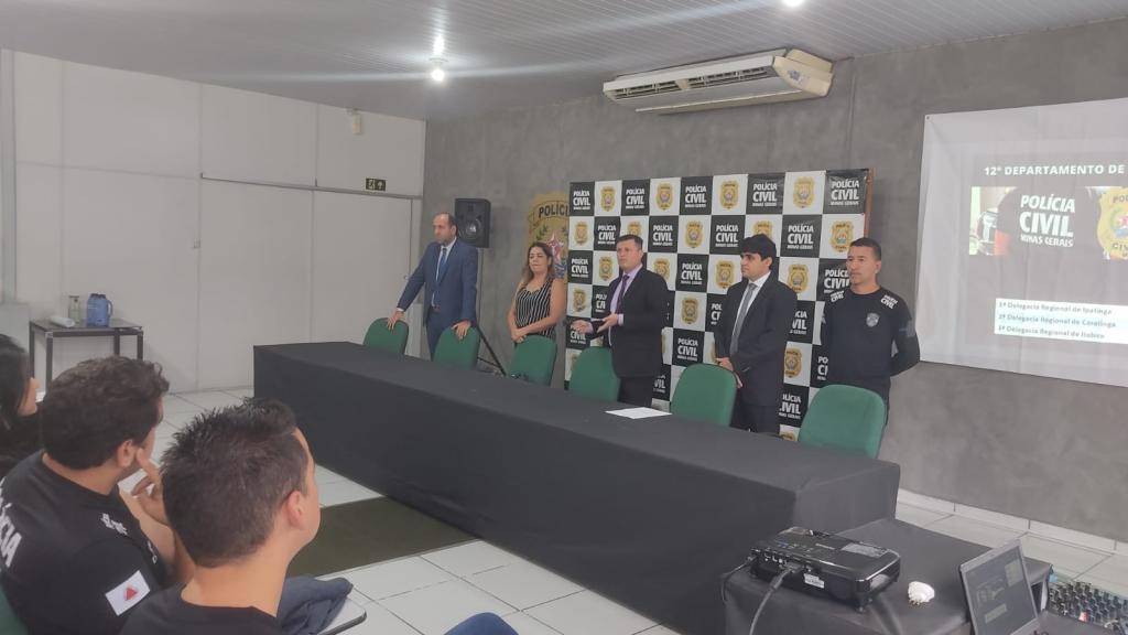 Chefe do 12º Departamento de Polícia Civil de Ipatinga recebe os novos policiais civis e servidores administrativos