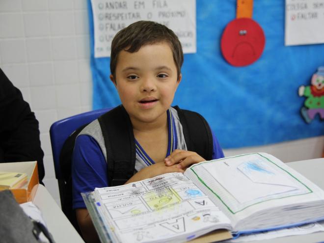 São oferecidas 50 vagas para cargos de monitores de apoio à infância MAIN e à pessoa com deficiência MAPD