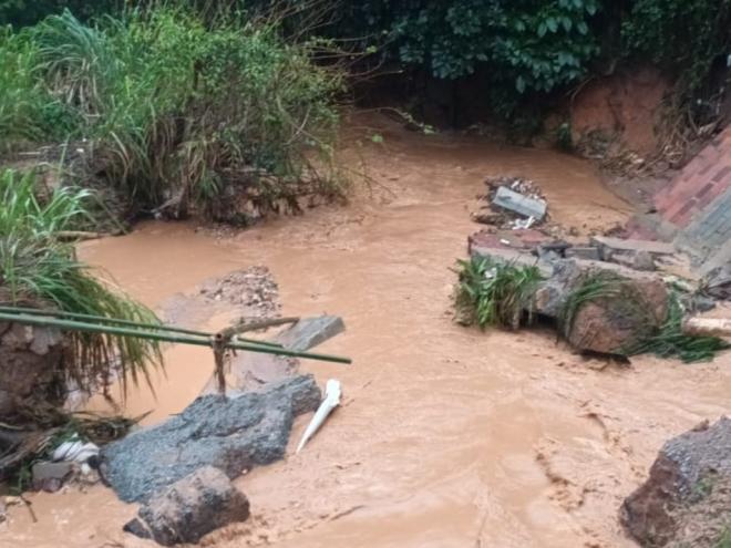 Moradora fotografou a situação na comunidade do Machado, em Antônio Dias 