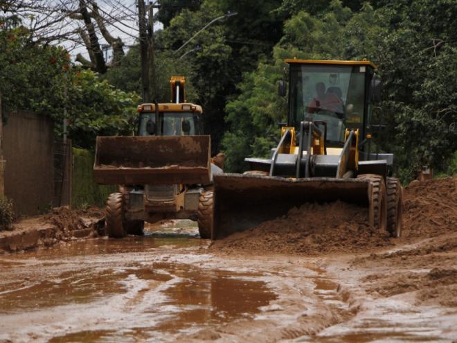 Várias ruas ficaram interditadas durante parte do dia