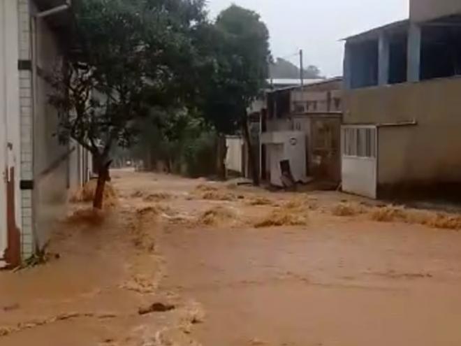 Apesar da forte chuva, o governo de Santana do Paraíso informou que não houve feridos ou óbitos na cidade 