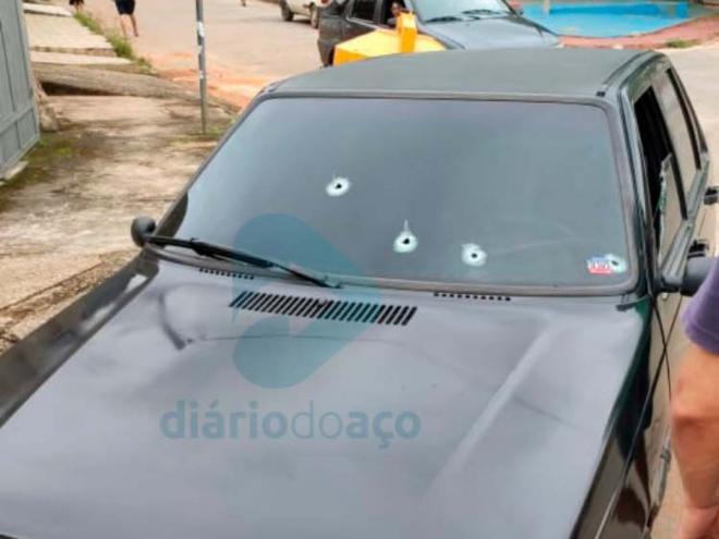 Veículo que a vítima ocupava, no momento da tentativa de homicídio, apresentava perfurações por conta dos disparos 