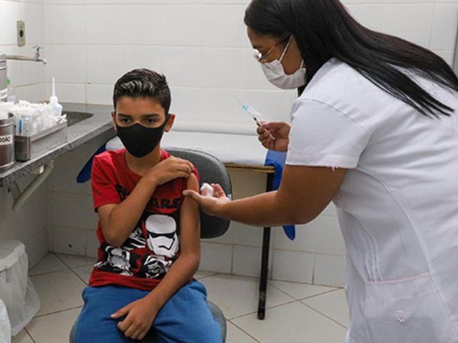 Menos da metade dos adolescentes tomaram as duas doses, alerta Secretário de Saúde; imunizante previne câncer