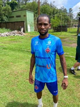 O lateral-direito Guilherme Choco chega para o elenco do Tigre após oito anos na Bulgária