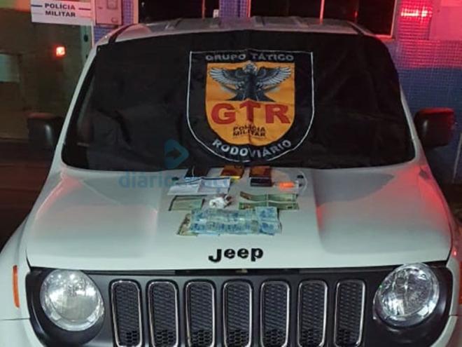 O Jeep Renegade foi roubado no Rio de Janeiro e estava com placas frias, segundo a PM Rodoviária