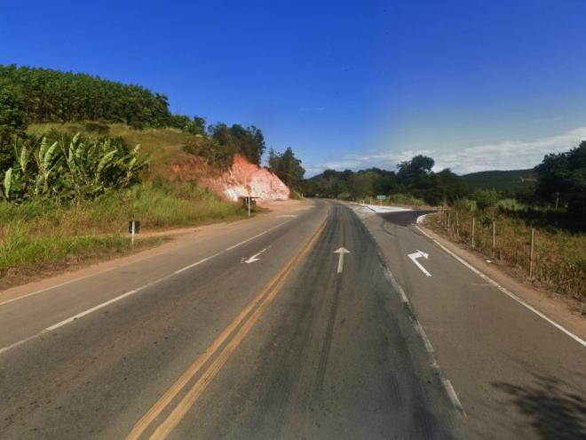 Condutor de moto reduziu para passar em quebra molas e foi atacado no trevo de Ipaba