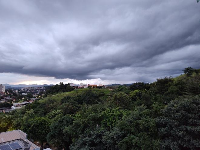No fim da tarde passada o tempo fechou em Ipatinga, mas chuva foi de baixa intensidade 