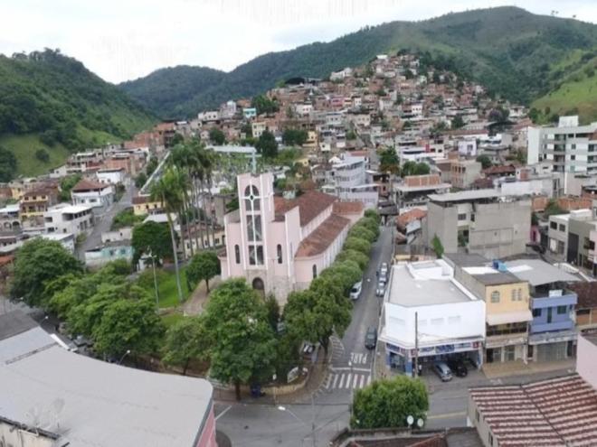 As equipe da PM passaram a madrugada e a manhã deste sábado em busca de informaçoes para prender os autores do atentado no Bela Vista