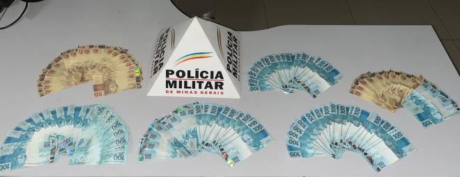 Notas de R$ 50 e R$ 100 foram localizadas atrás de um armário