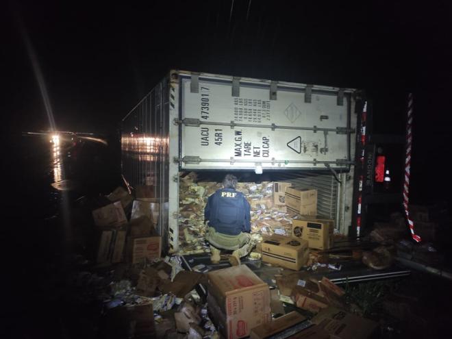 Policiais rodoviários recuperaram aproximadamente uma tonelada da carga furtada 