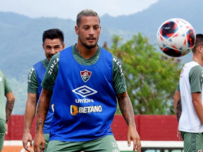  Lateral-direito Guga hoje defende o Fluminense