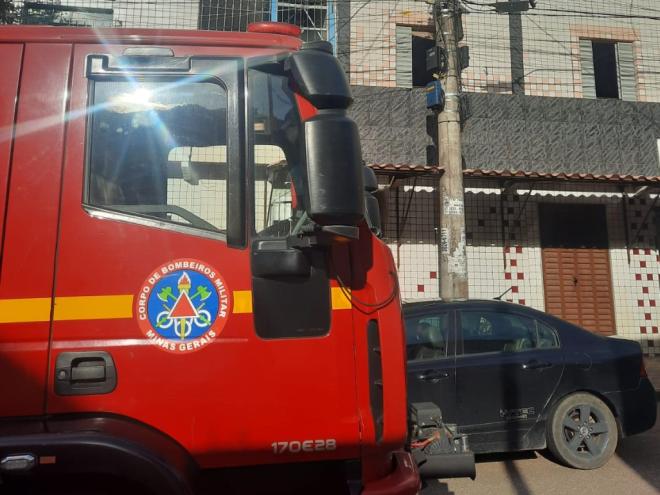 Sinistro foi registrado na manhã deste domingo: menino usando um isqueiro tocou fogo em colchão