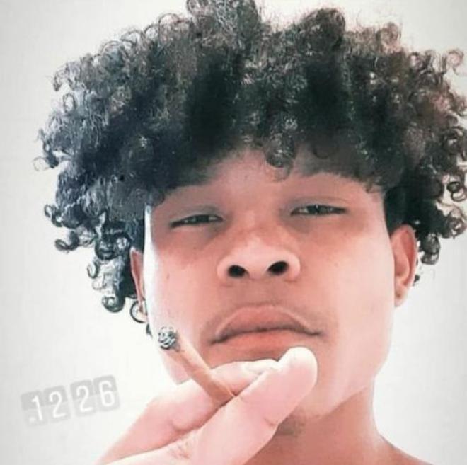 No roubo, Anderson Almeida, 18 anos morreu com tiro disparado por comparsa 