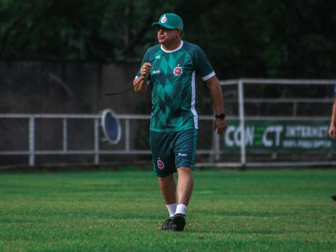 O treinador Waguinho Dias já divulgou quem começa jogando neste sábado