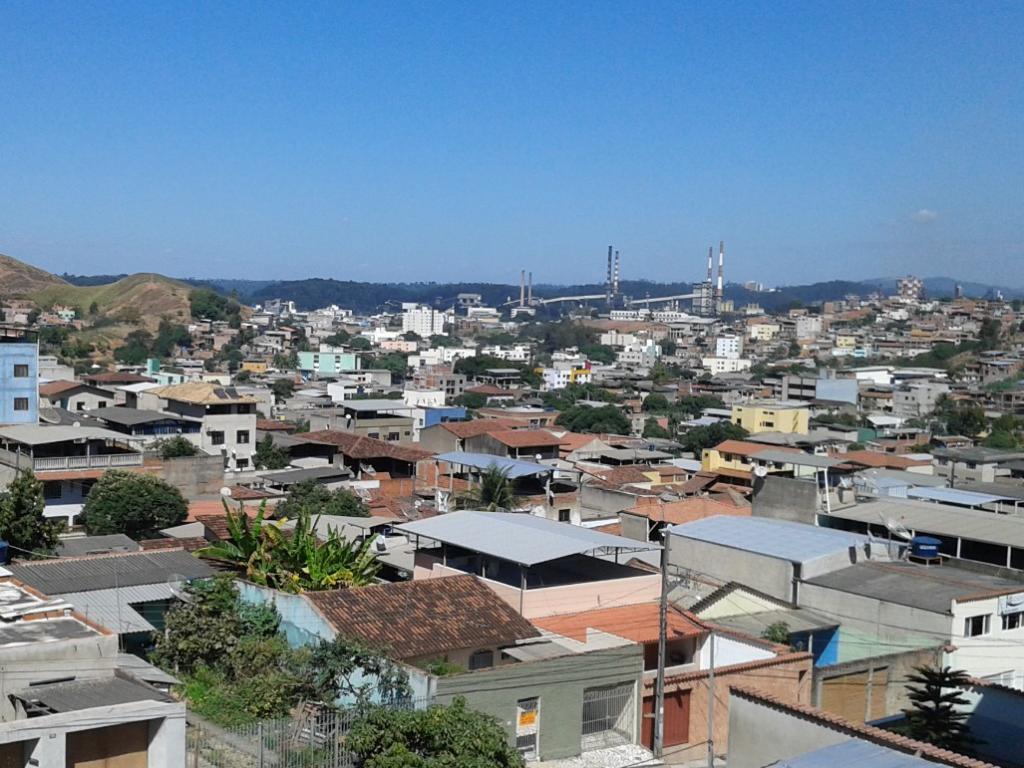 Moradores do bairro Parque das Águas em Ipatinga enfrentam o desabastecimento nesta manhã de sábado 
