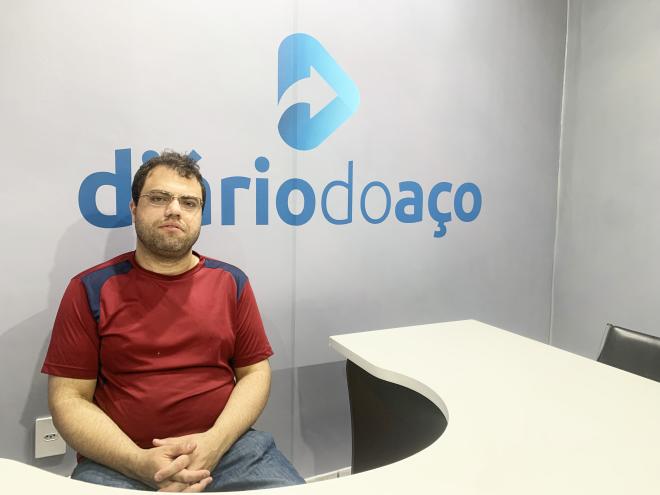 William lembra que oportunidades de trabalho e bons salários desestimulam as pessoas a emigrarem
