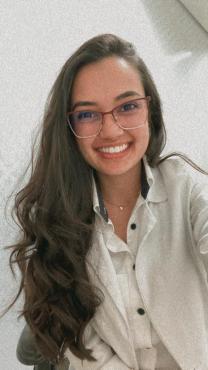Thayanara Couto, nutricionista da Usisaúde, orienta sobre alimentação e uso de bebida alcóolica 