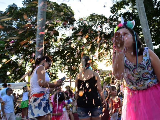 Programação exclusiva o público infantil prevê desfile de bloquinho e participação de escola de samba da região