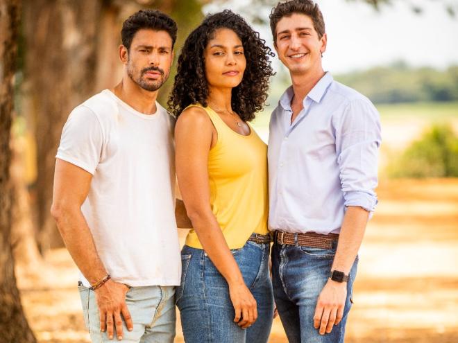 Cauã Reymond, Bárbara Reis e Johnny Massaro são protagonistas da trama
