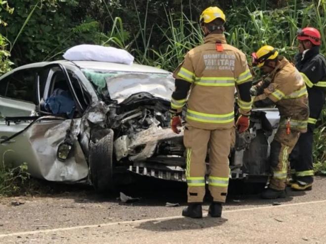 A outra família viajava em um Nissan Sentra, com placas de Governador Valadares 
