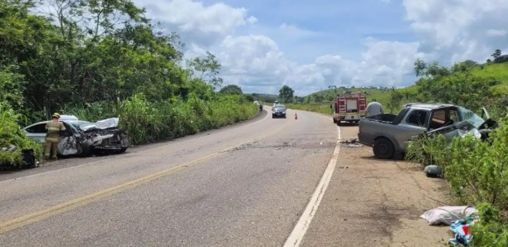 A dinâmica de como ocorreu a colisão frontal entre os dois carros será definida pela perícia da Polícia Civil