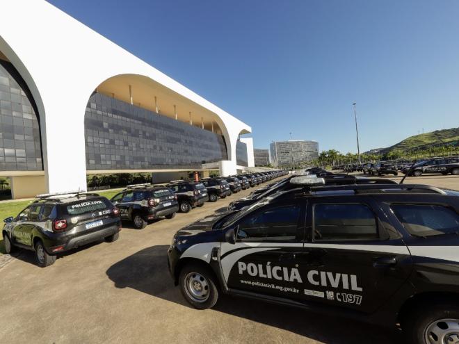 Todos os veículos são do modelo Renault Duster, ano 2022/2023