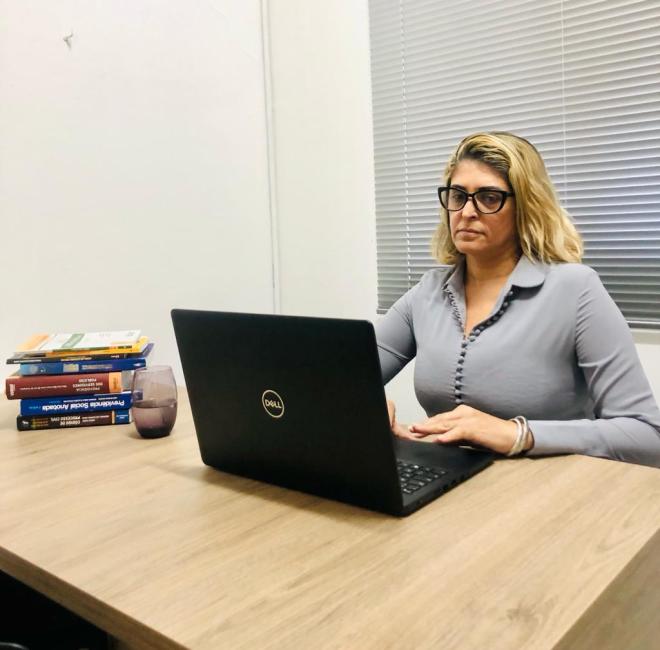 ''A gente precisa mudar o jeito que certas pessoas pensam para que a gente possa avançar mais no enfrentamento à violência contra a mulher'', avaliou a advogada Ana Maria Vieira Pinto