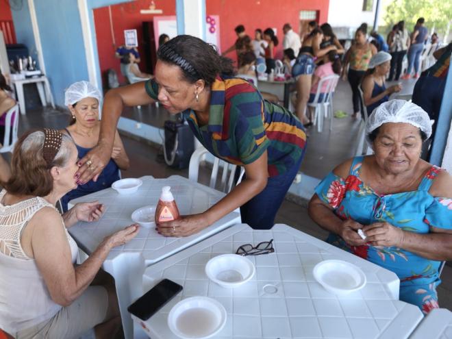 Programação começou com um dia dedicado à beleza e cuidados Centro de Convivência VivaIdade 