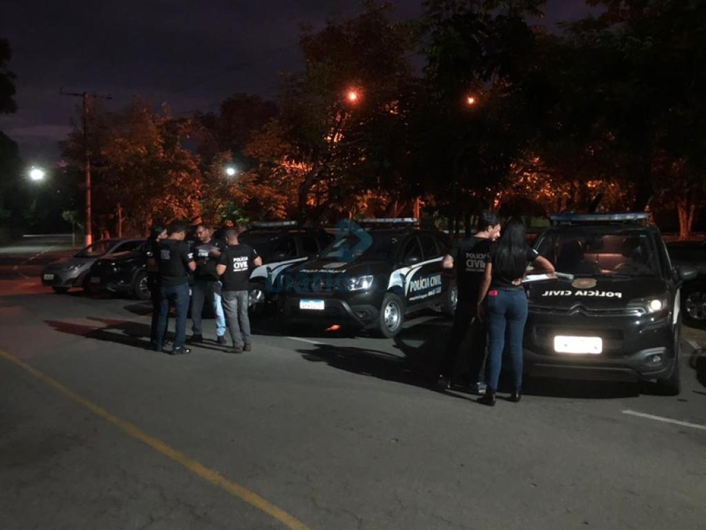 Os policiais civis se reuniram para dar início a operação no fim da madrugada de terça-feira