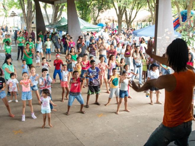 Programação das atividades no sábado pela manhã conta com várias atrações culturais  na praça em frente a igreja Católica em Ipabinha